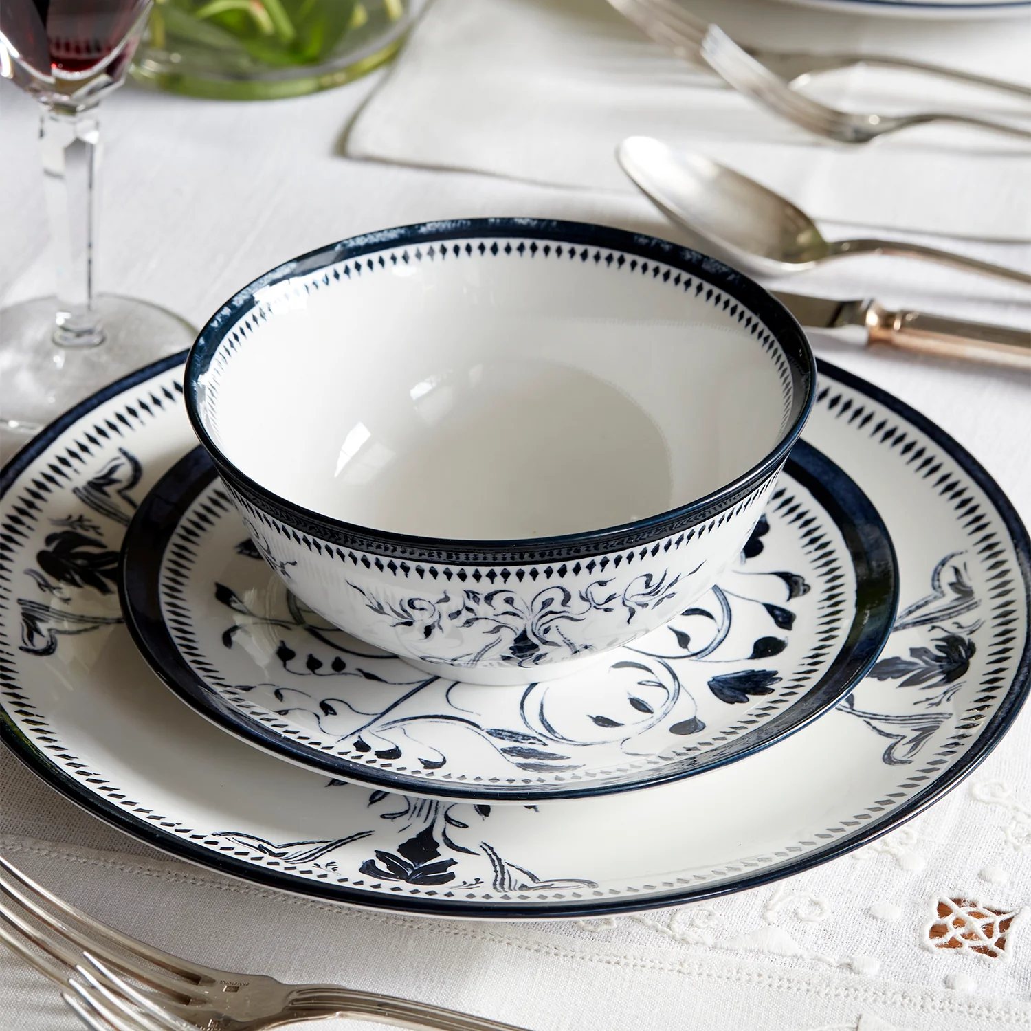 Bruges Porcelain, 16-Piece Dinnerware Set - Image 4