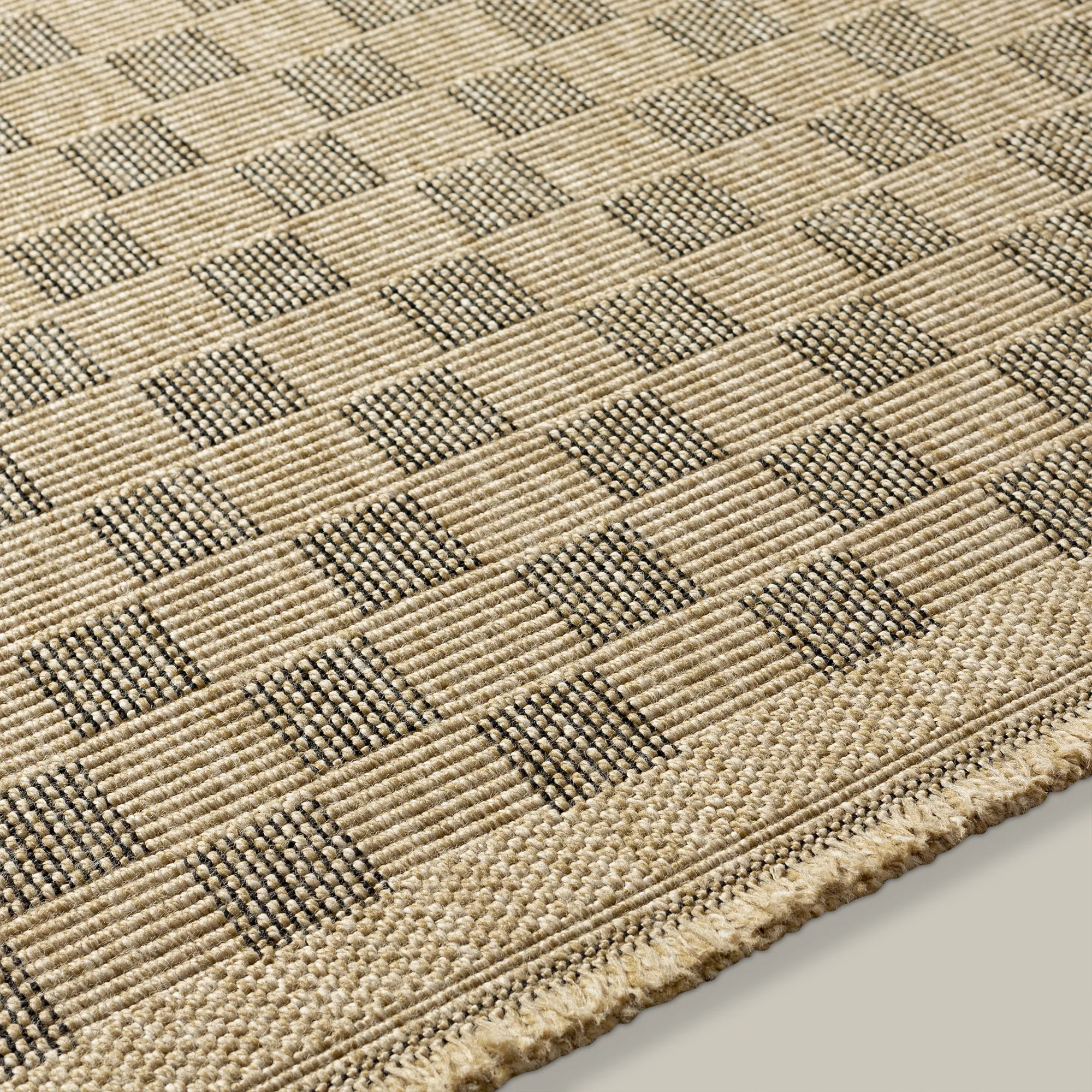 Carreaux Outdoor Rug (Natural / black) - Image 4