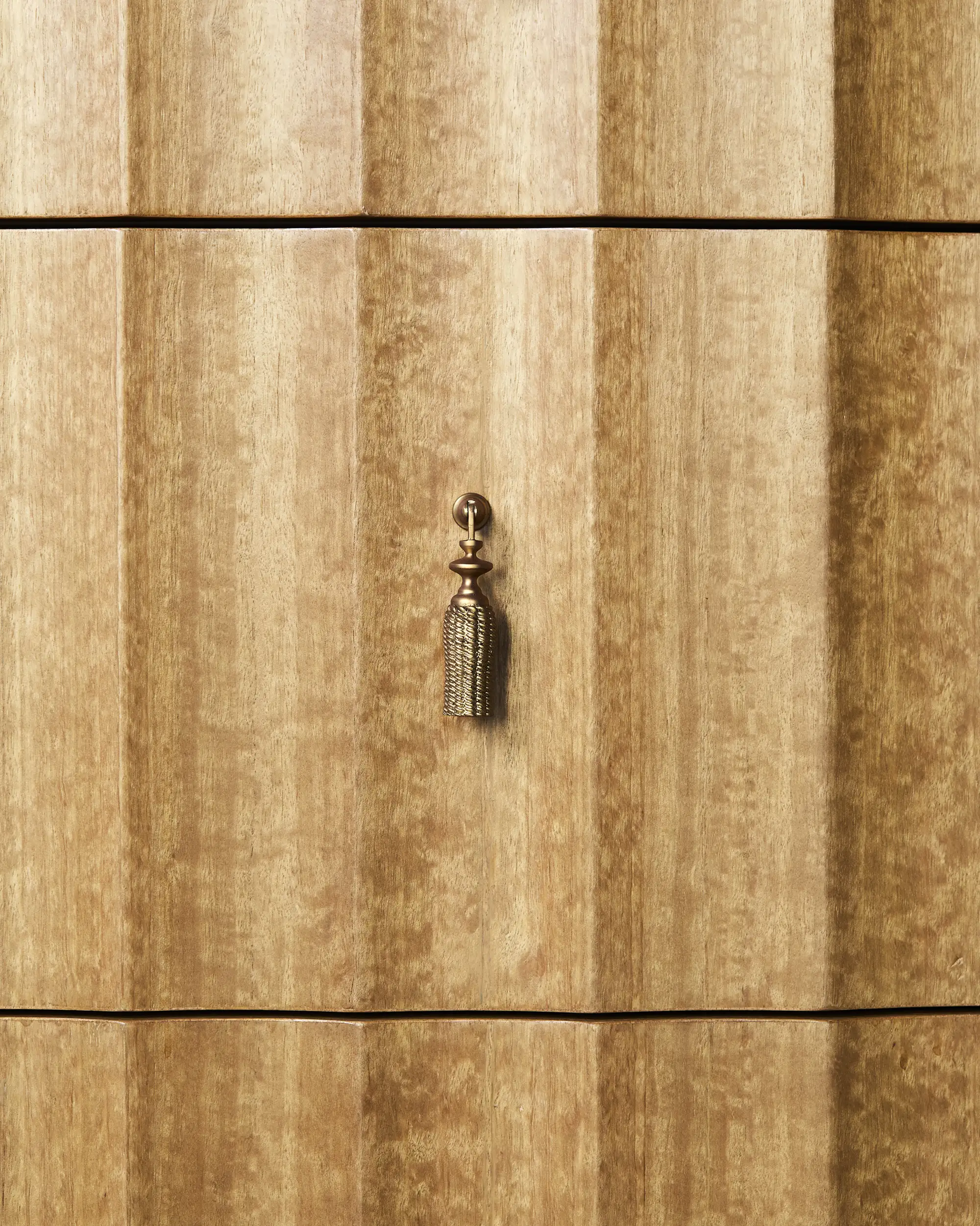 Ondara Fluted 5-Drawer Dresser - Image 8