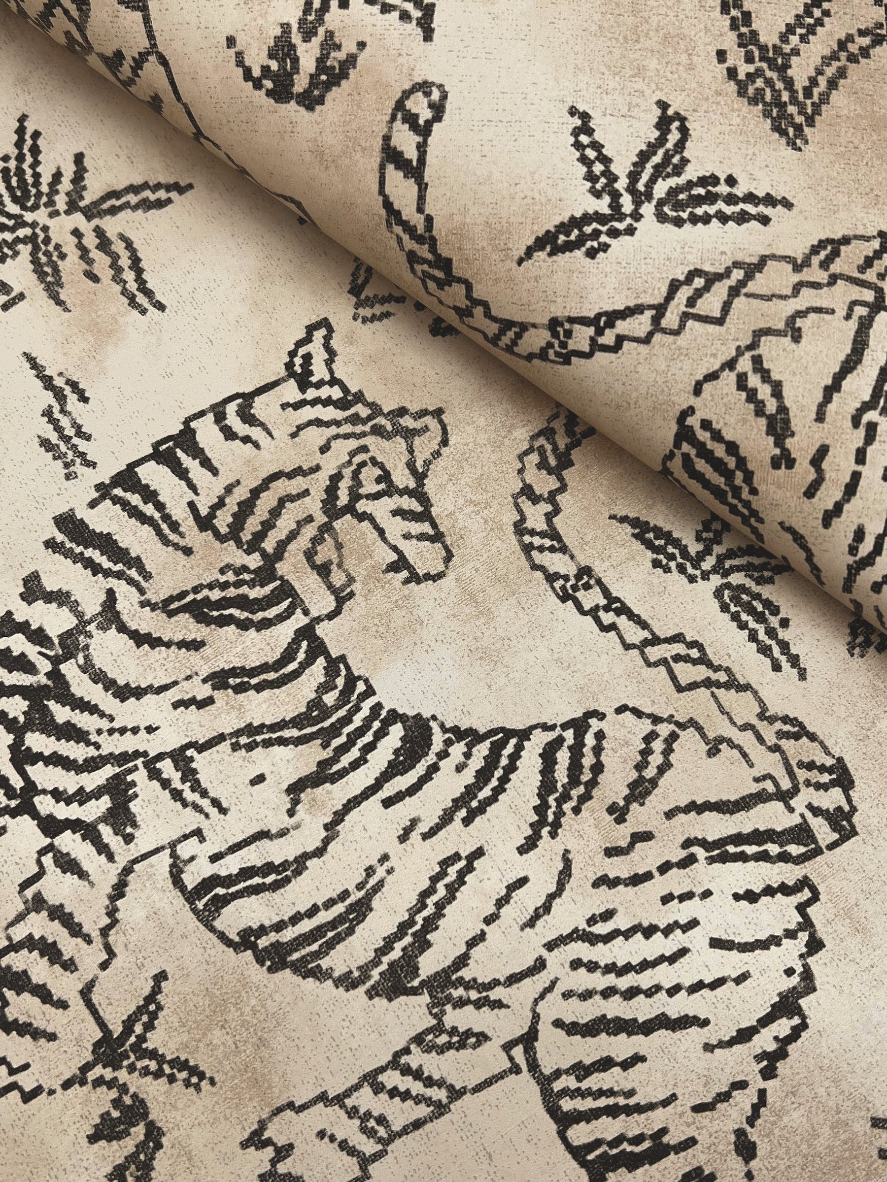Orly Tigers Taupe Wallpaper - Image 3