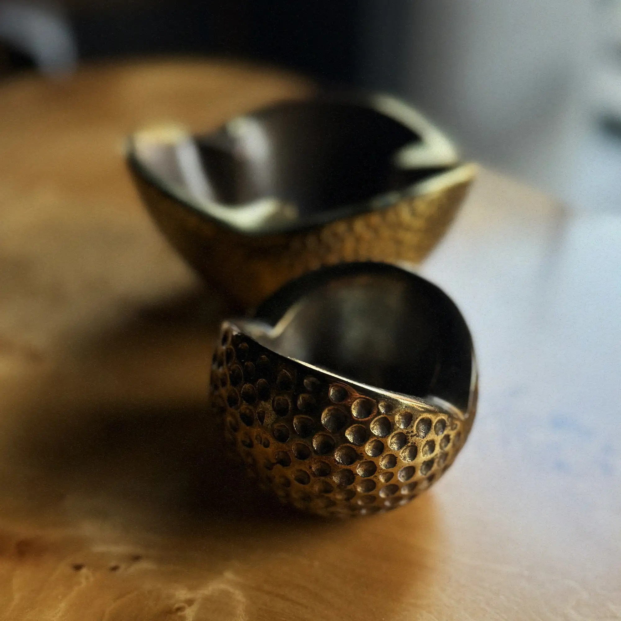 Pair of Vintage Ben Seibel dimpled brass biomorphic bowls - Image 3