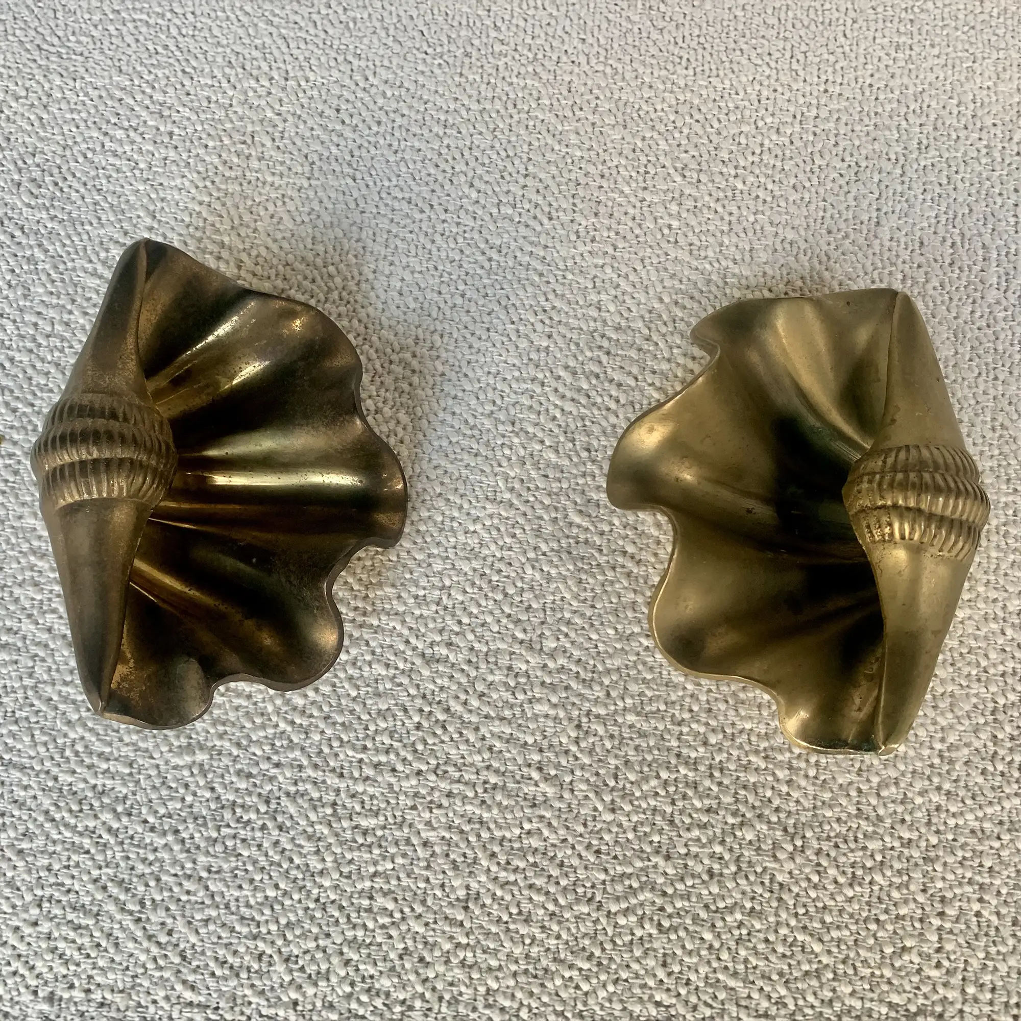 Set of 2 vintage Hollywood Regency style brass shell trinket dishes - Image 3