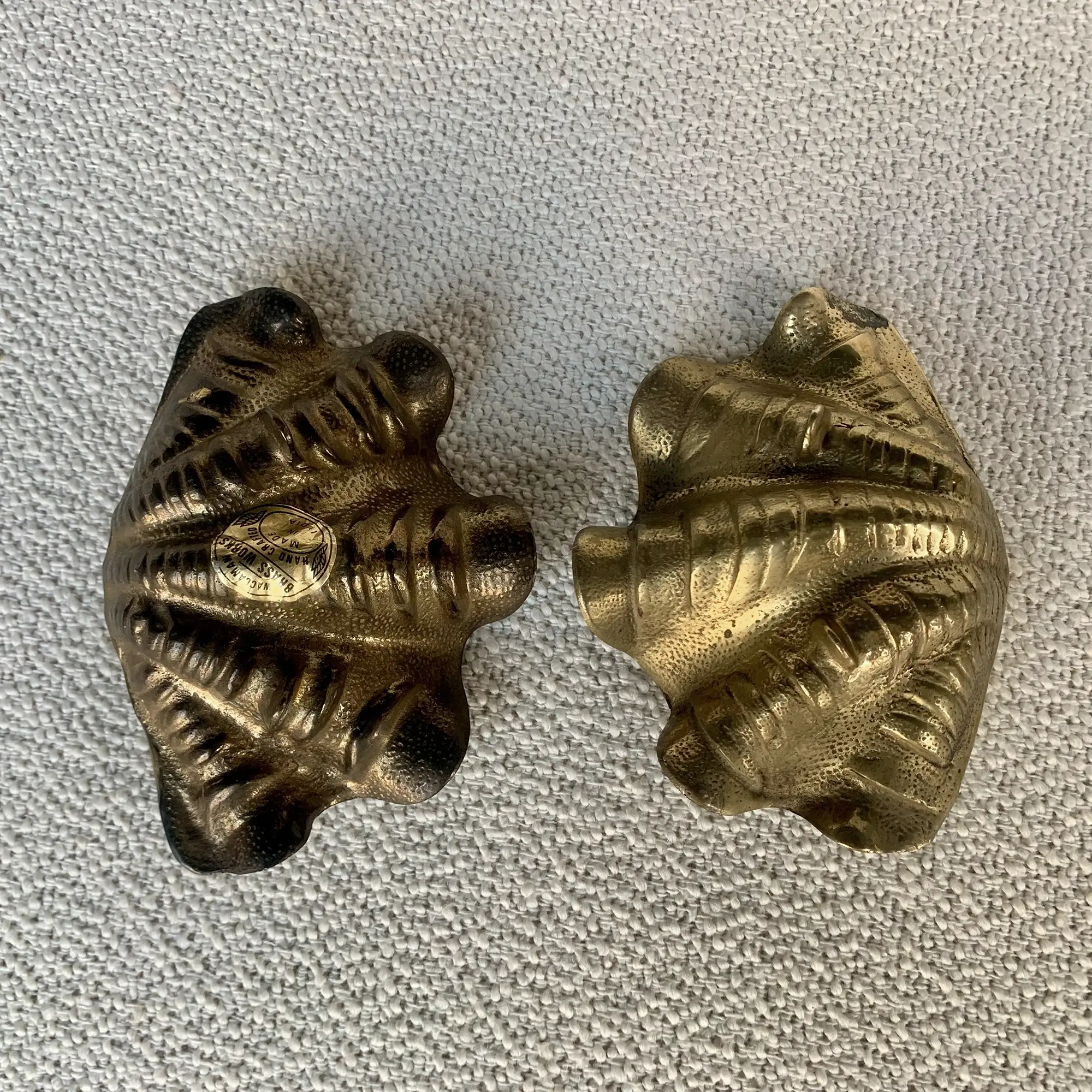 Set of 2 vintage Hollywood Regency style brass shell trinket dishes - Image 4