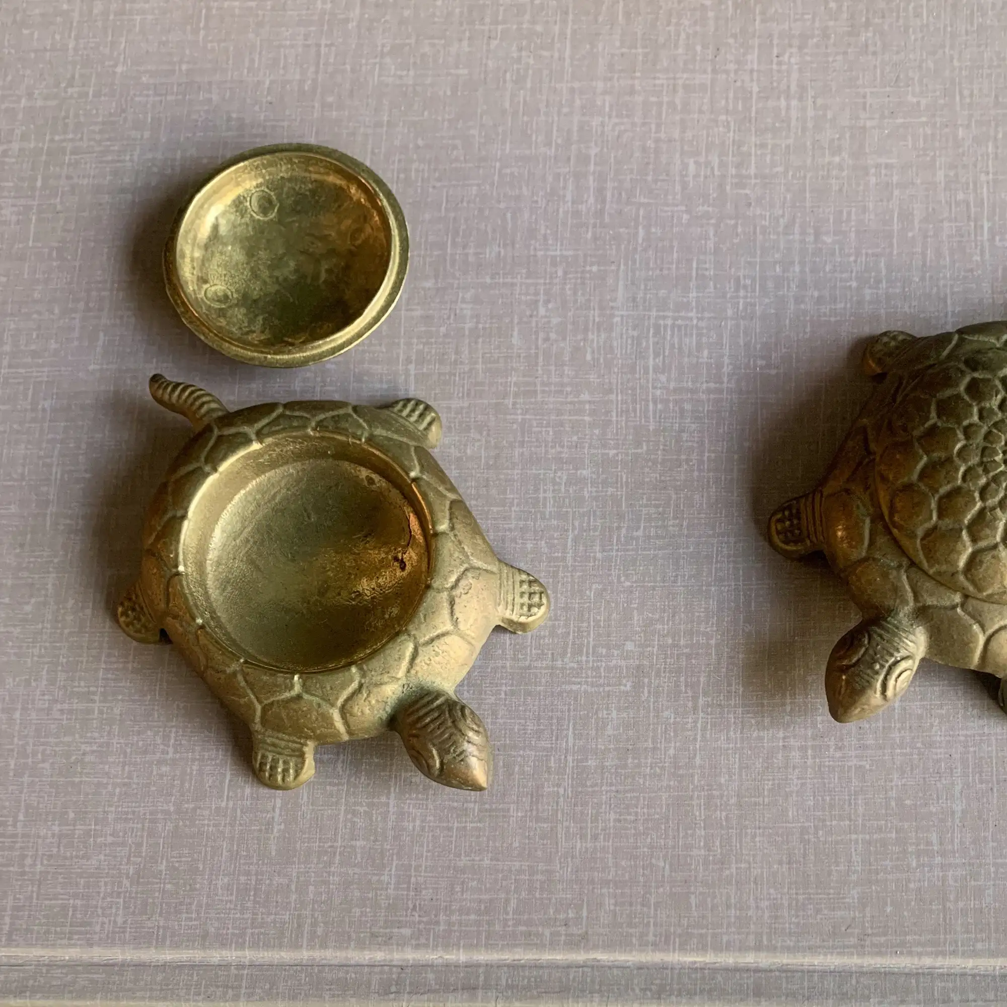 Set of 2 vintage Italian brass turtle dishes - Image 2