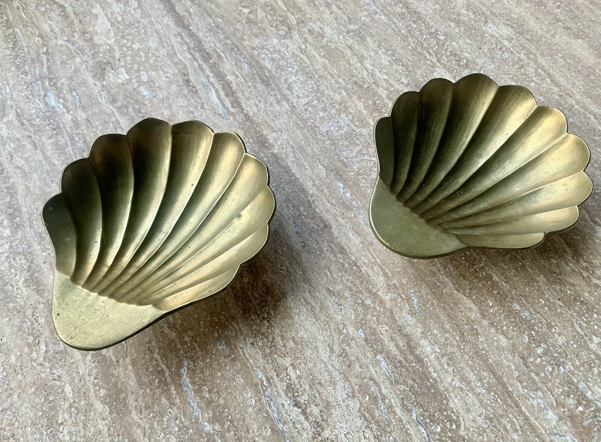 Set of 2 vintage solid brass scallop shell trinket dishes - Image 4