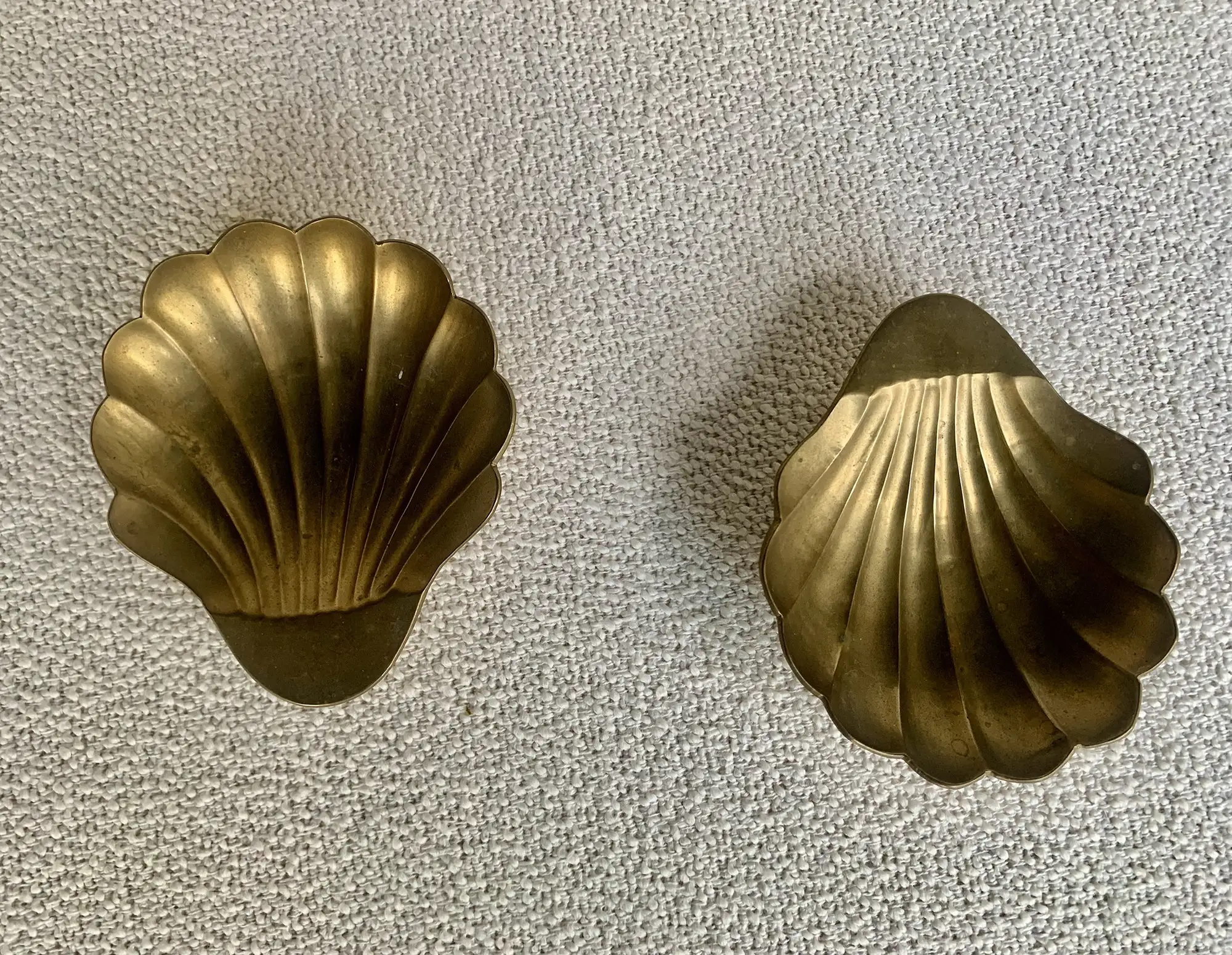 Set of 2 vintage solid brass scallop shell trinket dishes - Image 5