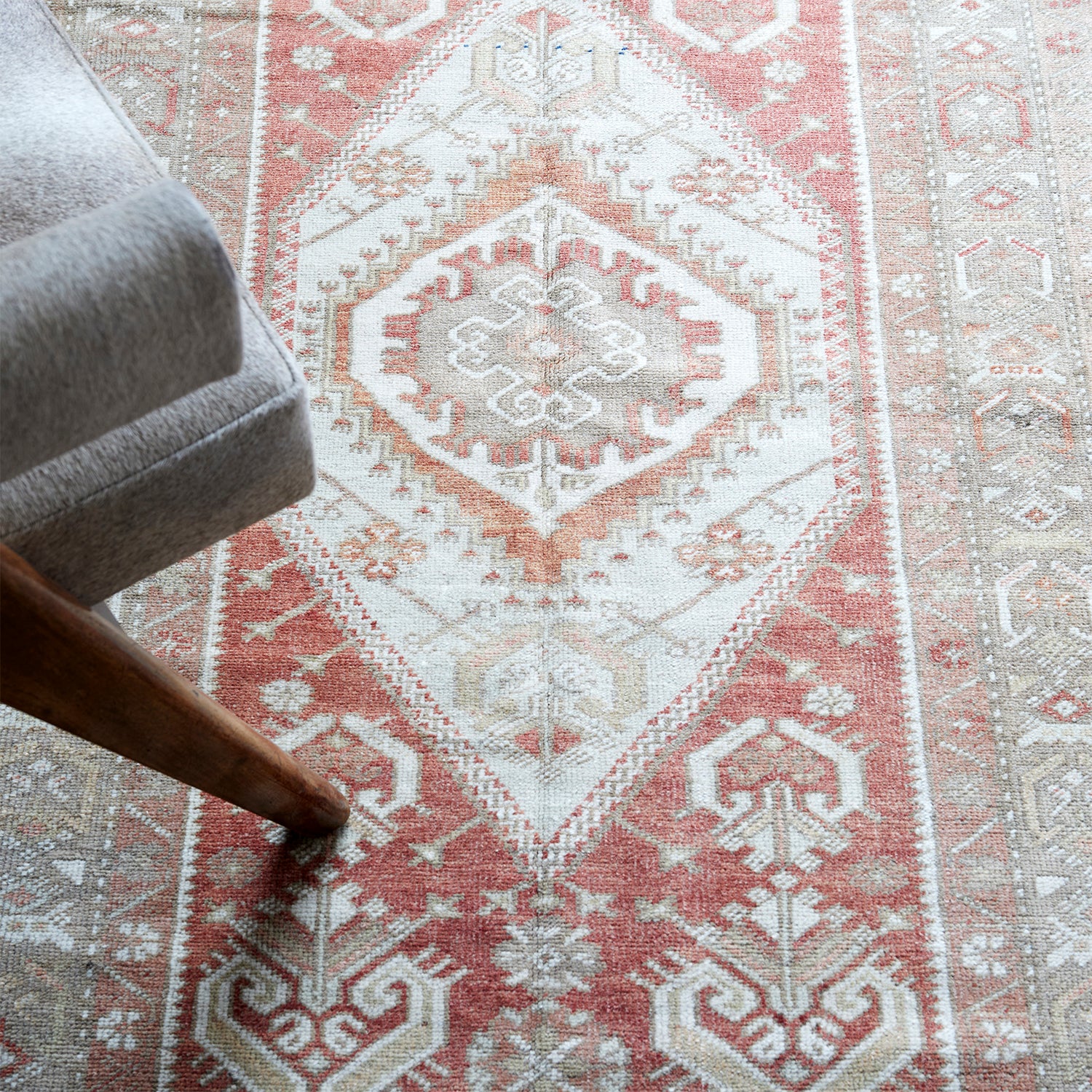 Vintage 1960's Anatolian rug - 3'5" X 5'10" - Image 3