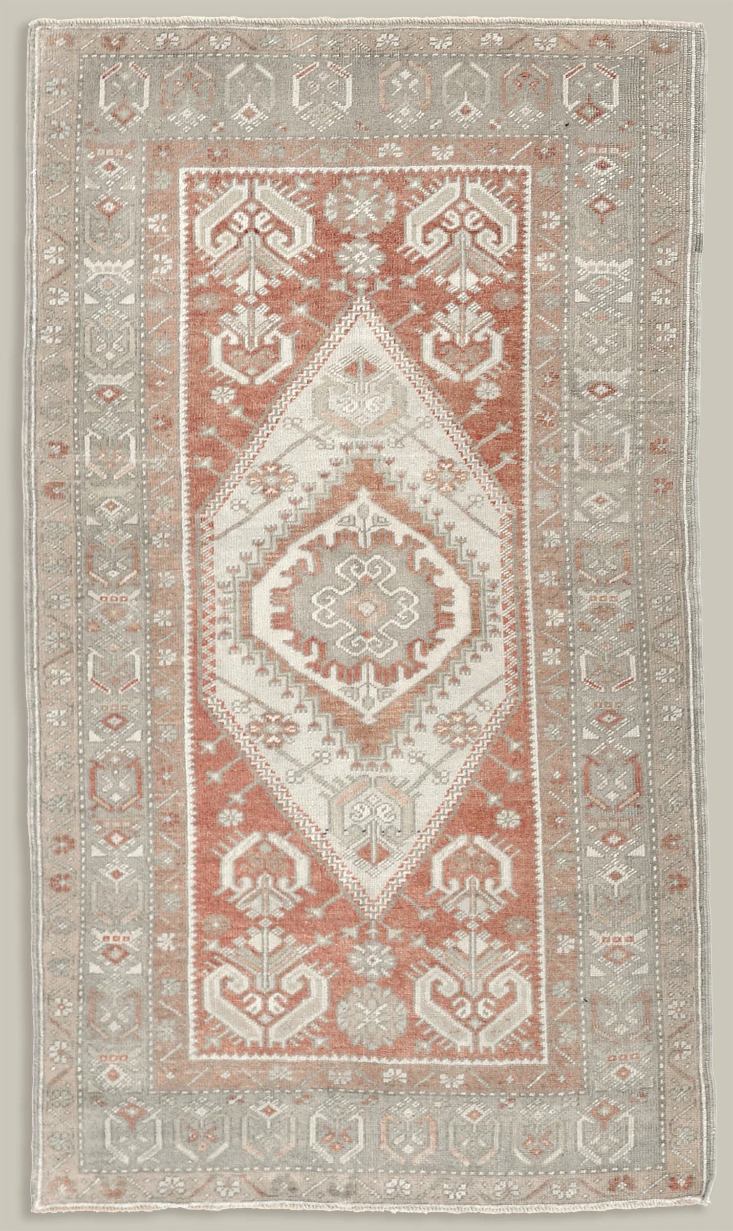 Vintage 1960's Anatolian rug - 3'5" X 5'10" - Image 4