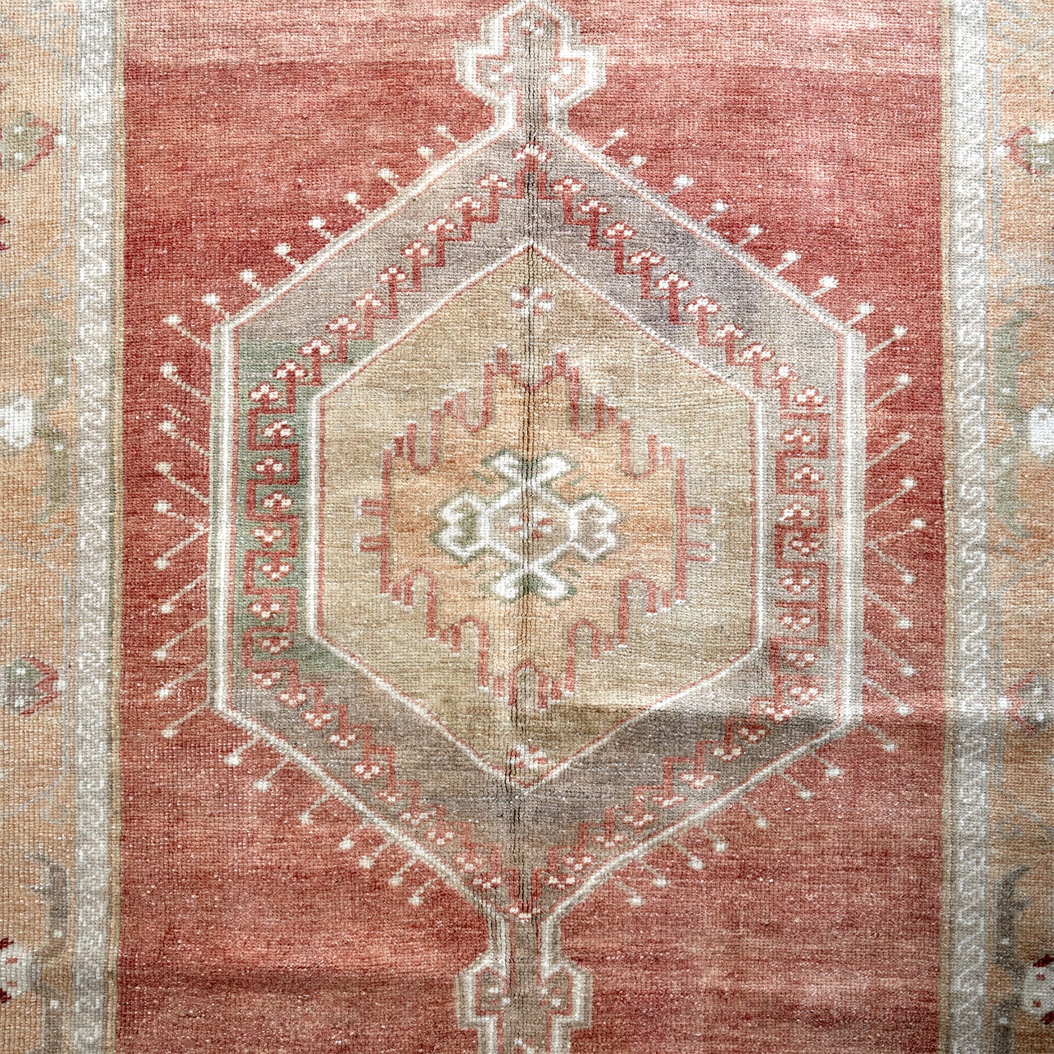 Vintage 1960's Anatolian rug - 3'9" X 7'7" - Image 3