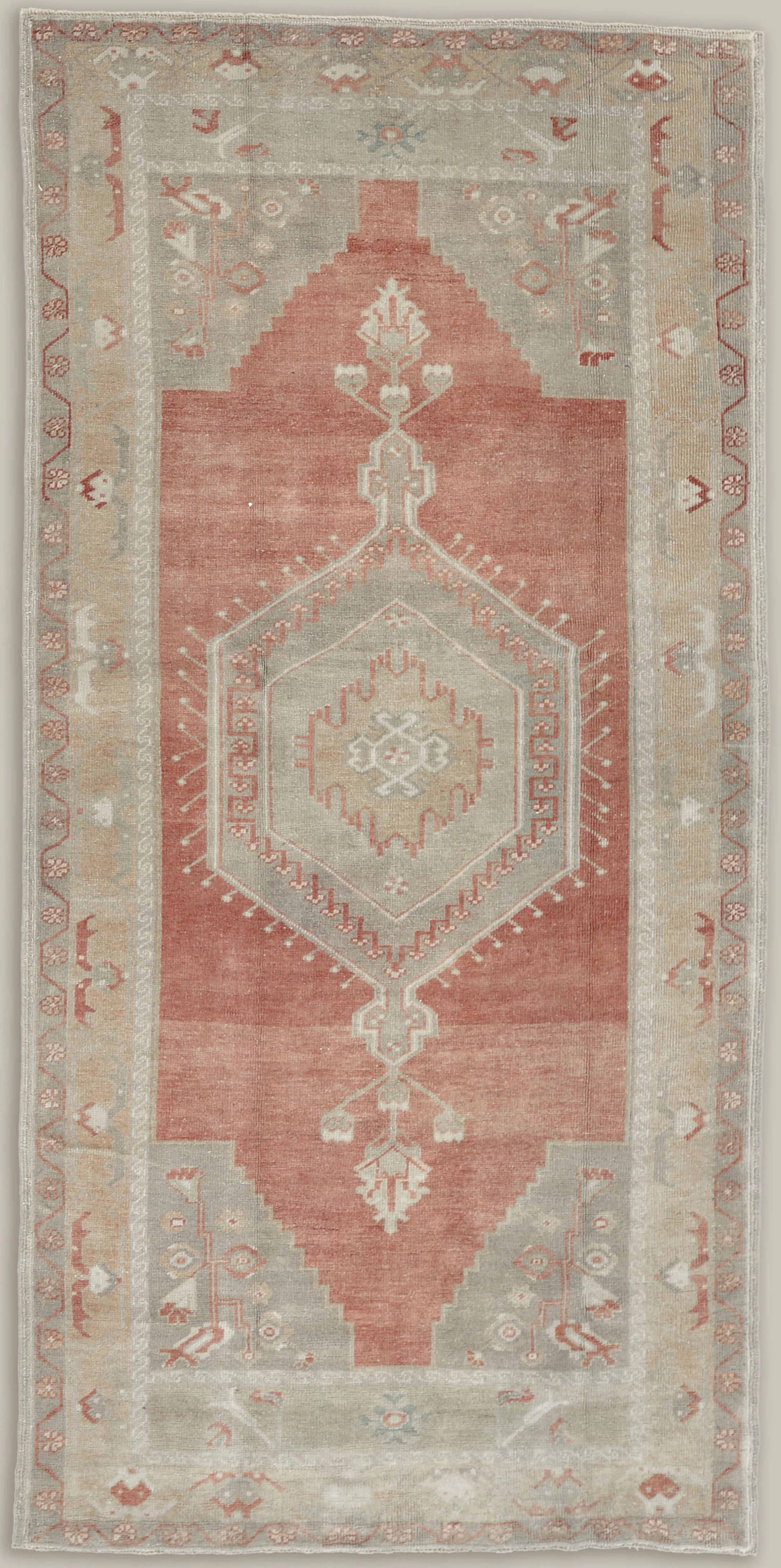 Vintage 1960's Anatolian rug - 3'9" X 7'7" - Image 5