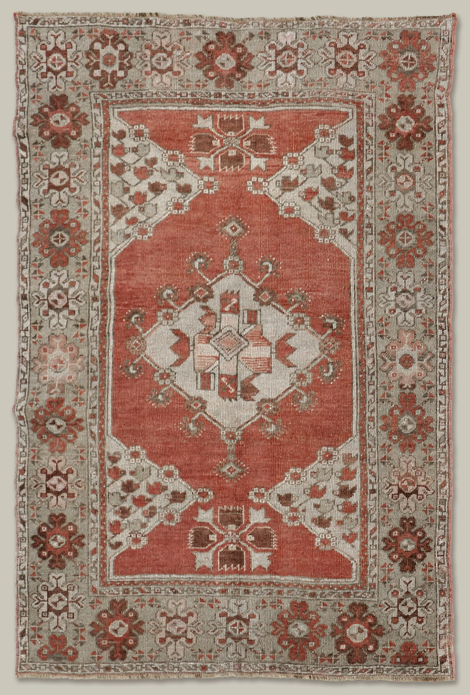 Vintage 1960's Anatolian rug -  4'10" X 6'3" - Image 4