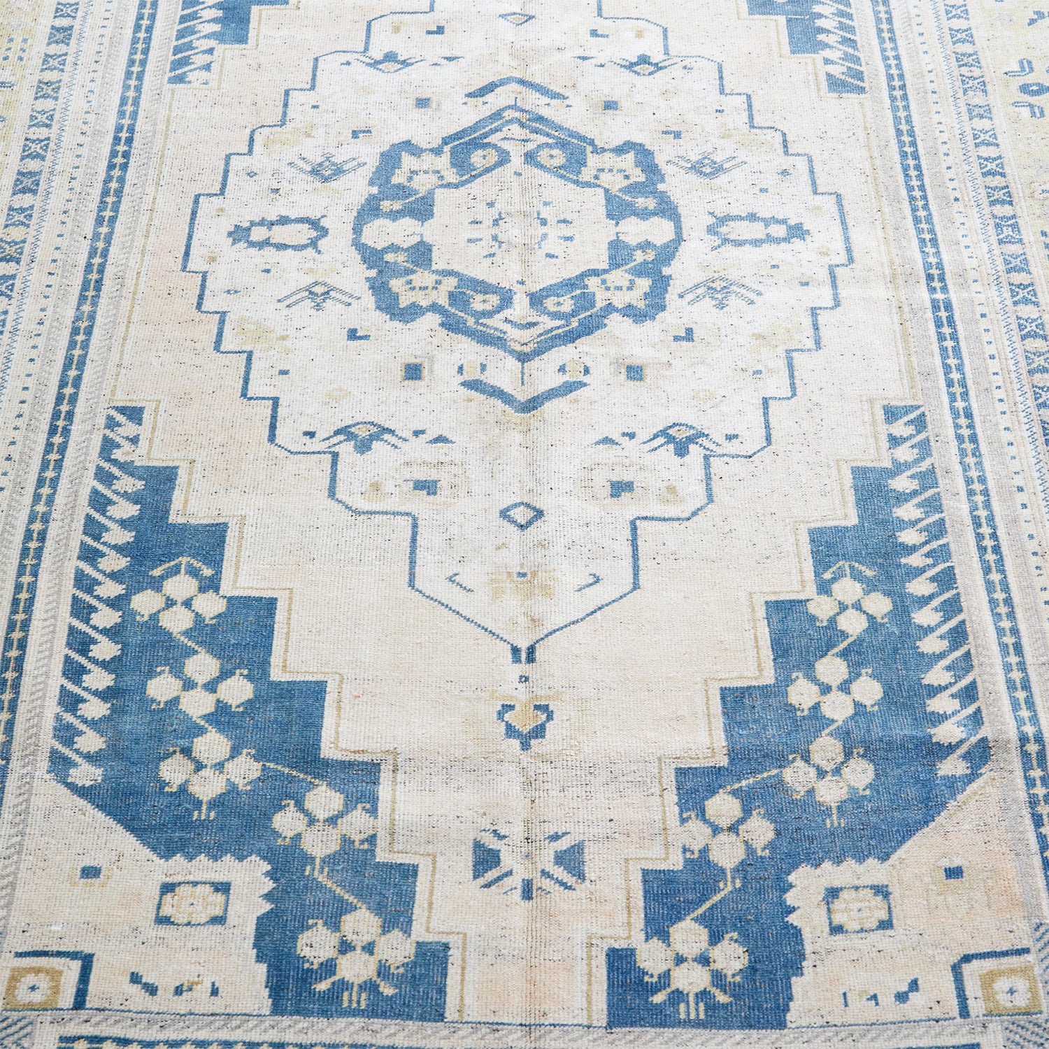 Vintage 1960's Anatolian rug - 5'10" X 10'2" - Image 3
