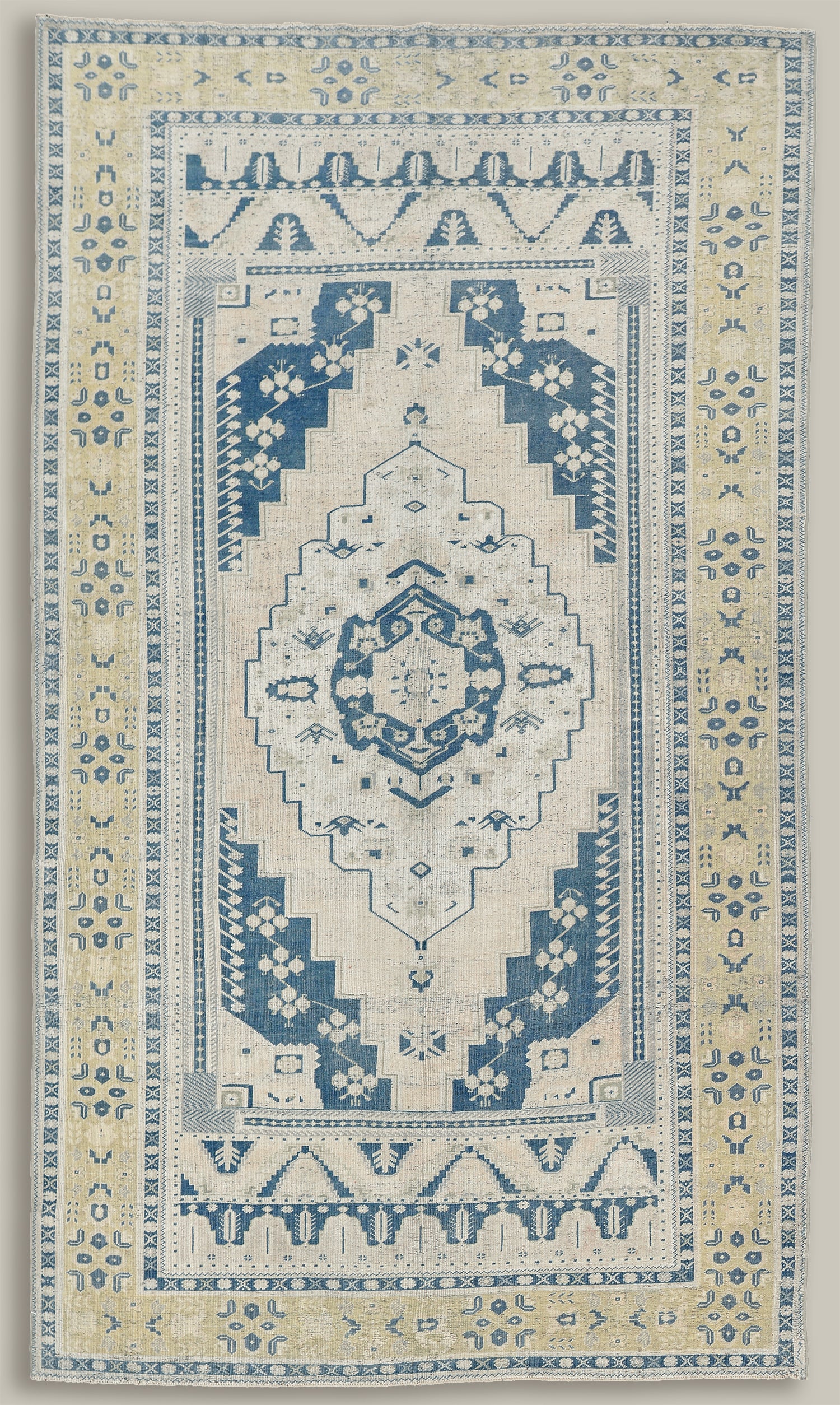 Vintage 1960's Anatolian rug - 5'10" X 10'2" - Image 4