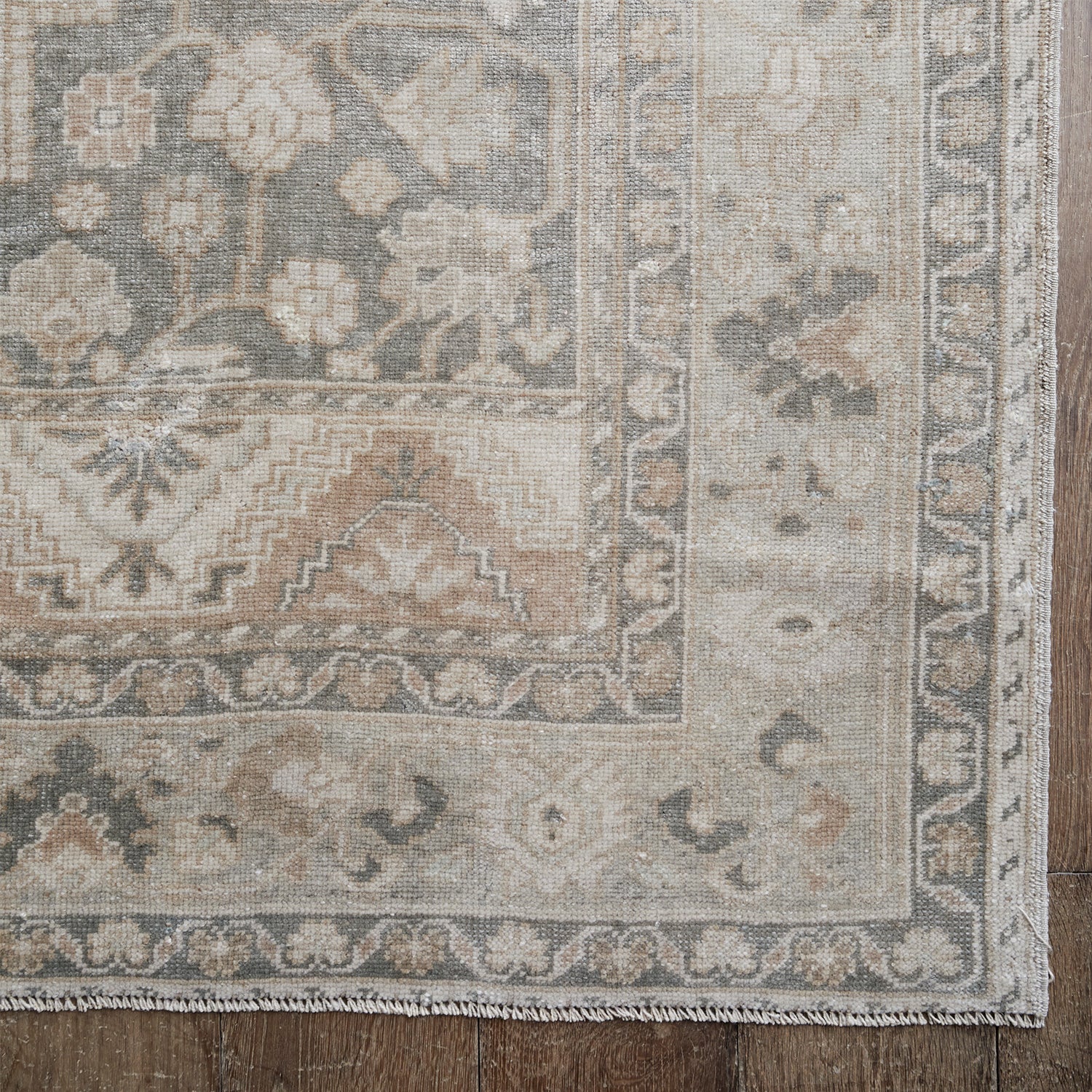 Vintage 1960's Anatolian rug - 5'8" X 10'8" - Image 4
