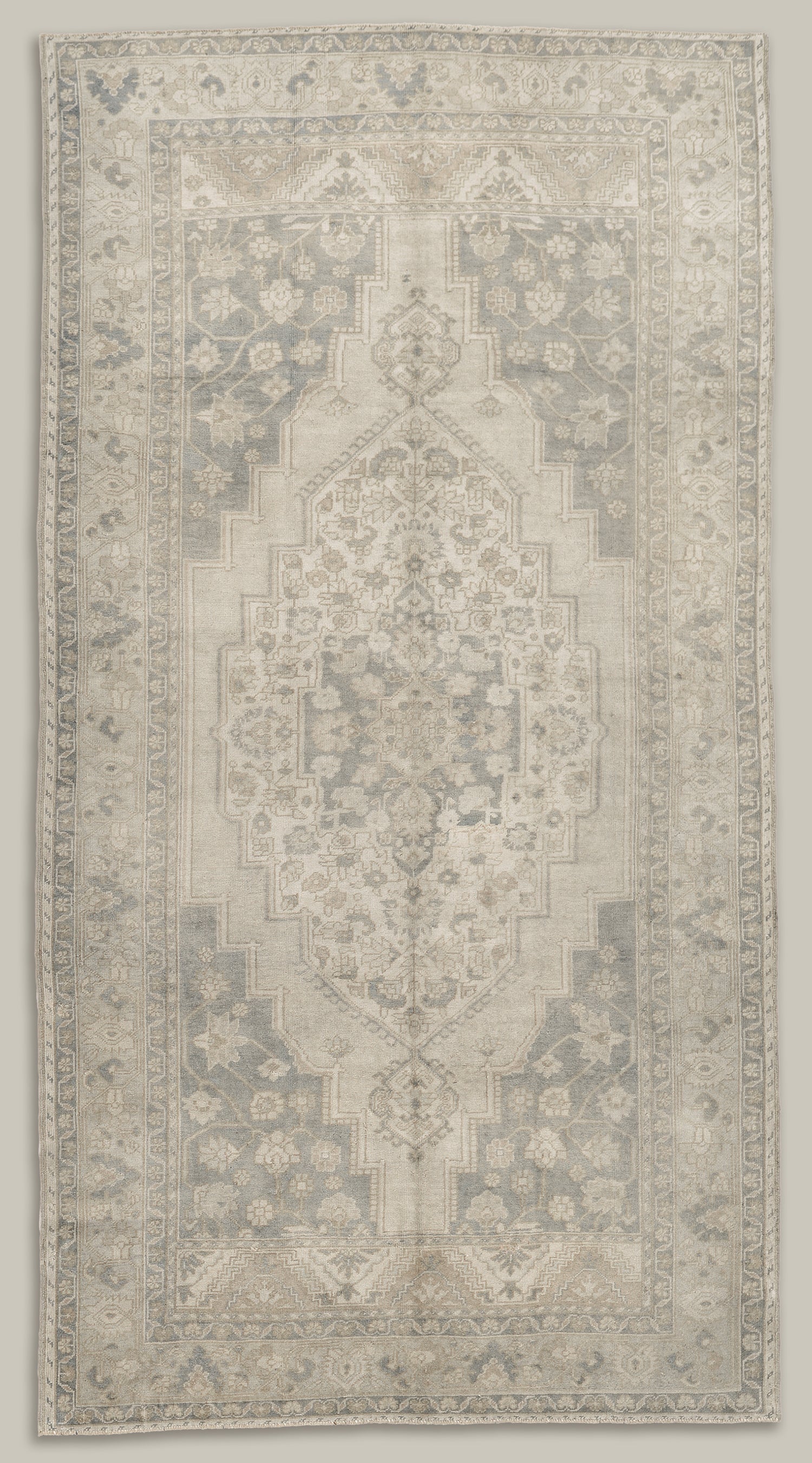 Vintage 1960's Anatolian rug - 5'8" X 10'8" - Image 5