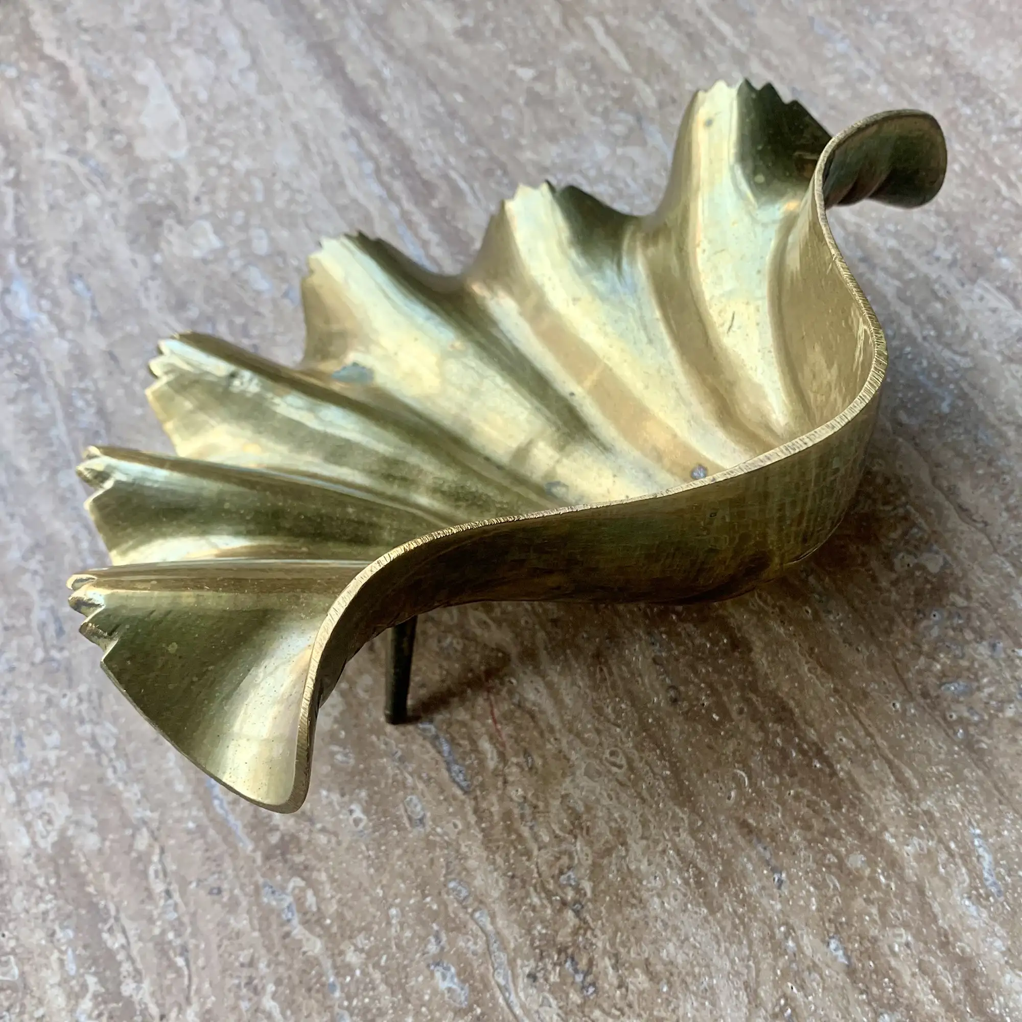 Vintage Hollywood Regency style brass shell dish - Image 4
