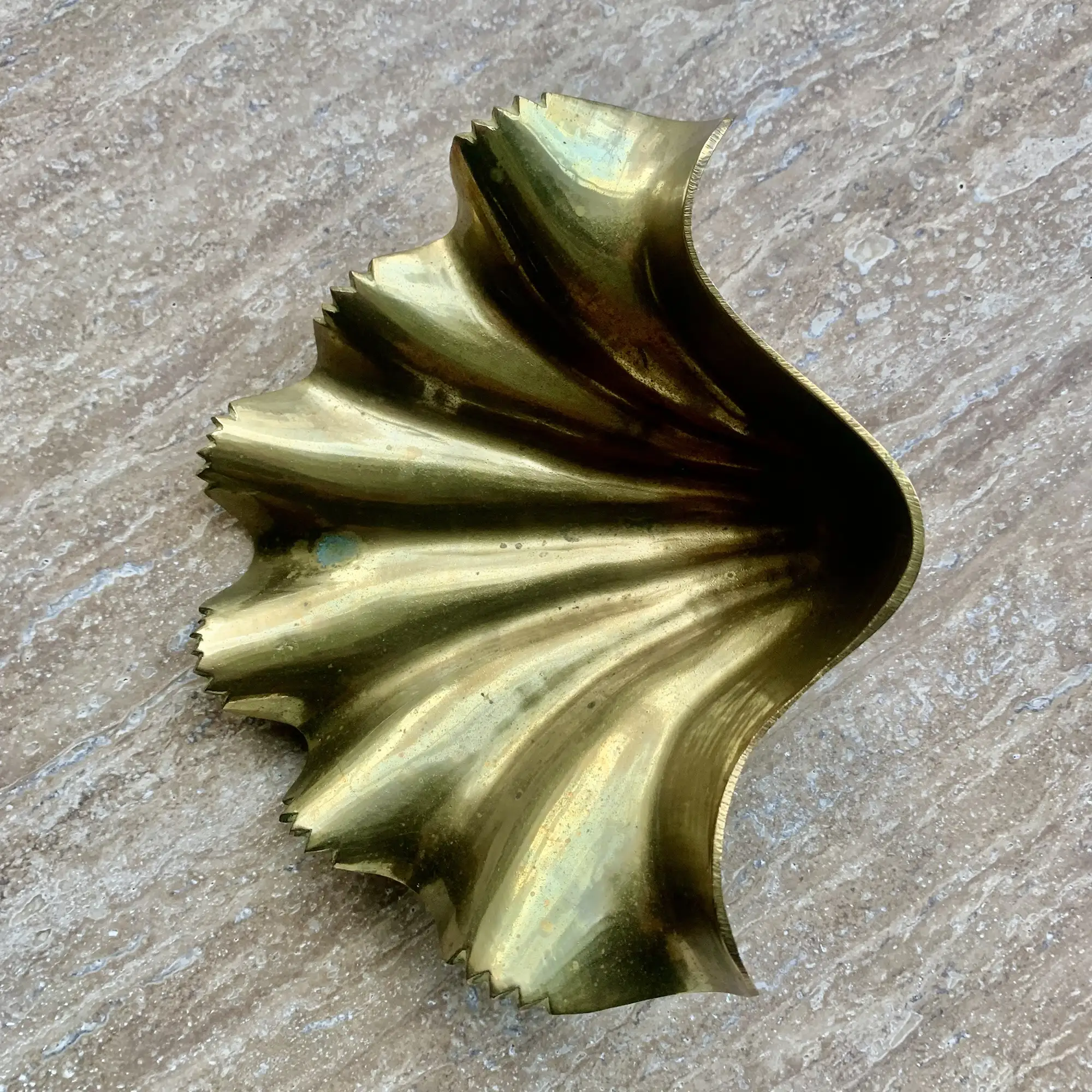 Vintage Hollywood Regency style brass shell dish - Image 5